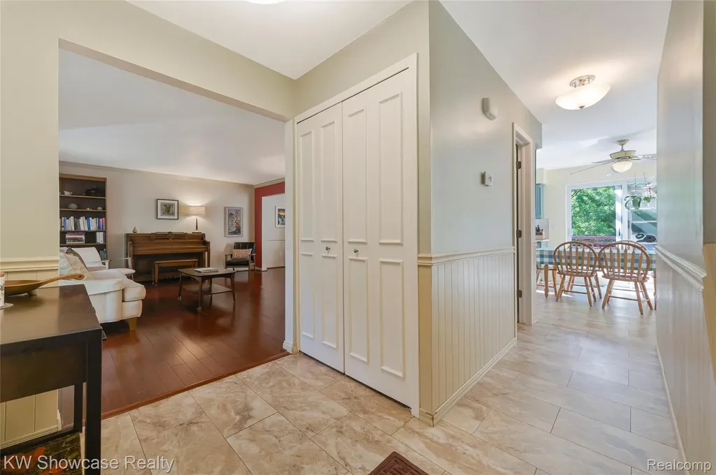 5409 S Piccadilly West Bloomfield Charter Township MI 48322