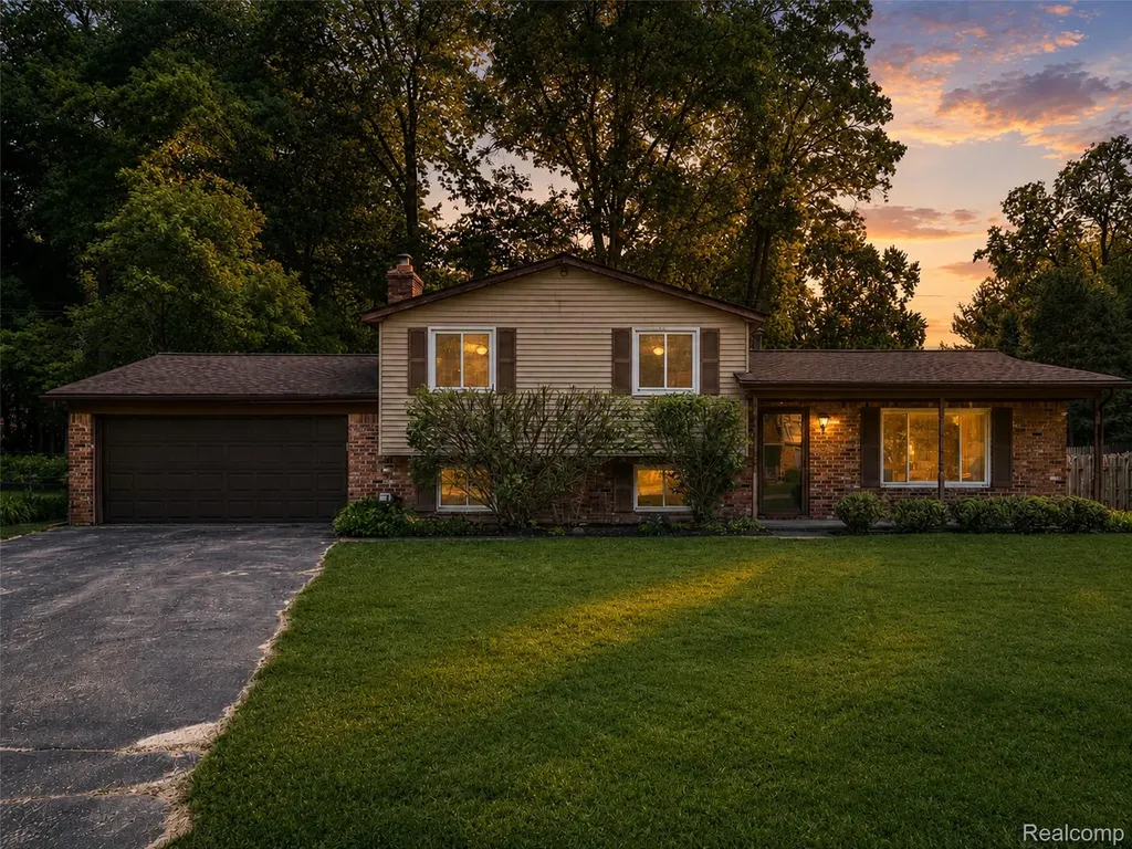 2479 Anchor Bay Lane West Bloomfield Charter Township MI 48324