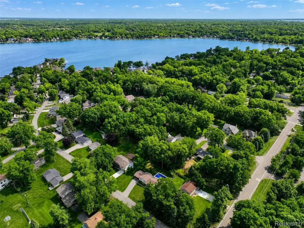2479 Anchor Bay Lane West Bloomfield Charter Township MI 48324