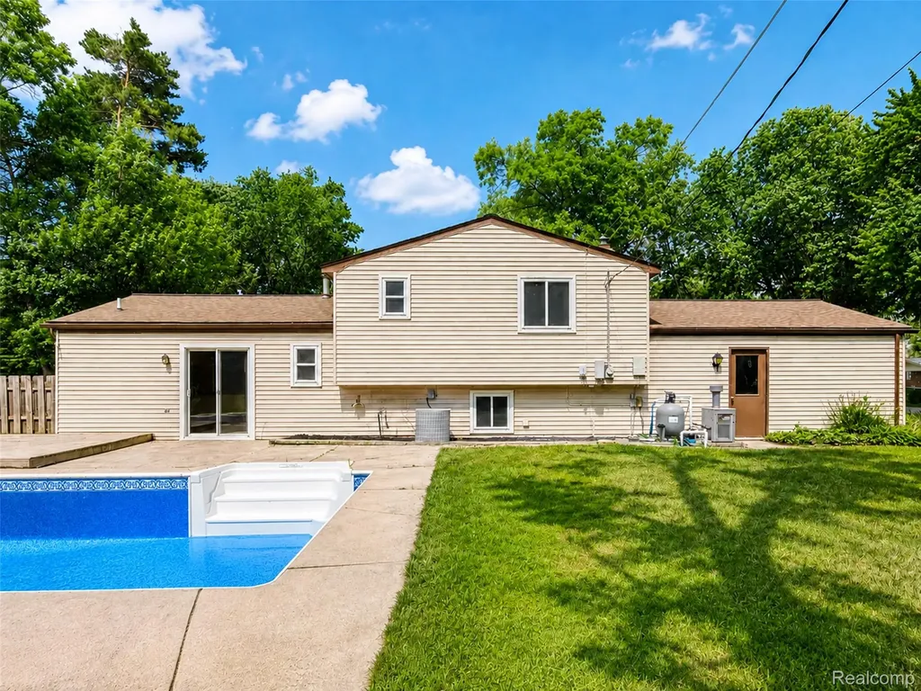 2479 Anchor Bay Lane West Bloomfield Charter Township MI 48324
