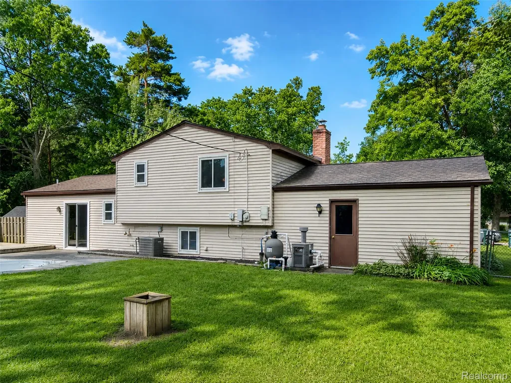 2479 Anchor Bay Lane West Bloomfield Charter Township MI 48324