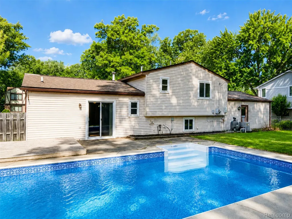 2479 Anchor Bay Lane West Bloomfield Charter Township MI 48324