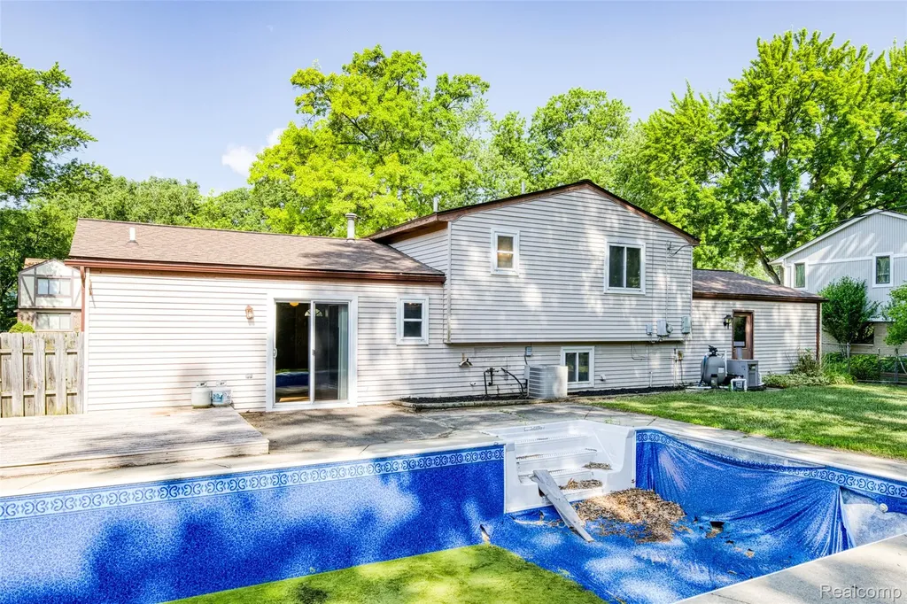 2479 Anchor Bay Lane West Bloomfield Charter Township MI 48324