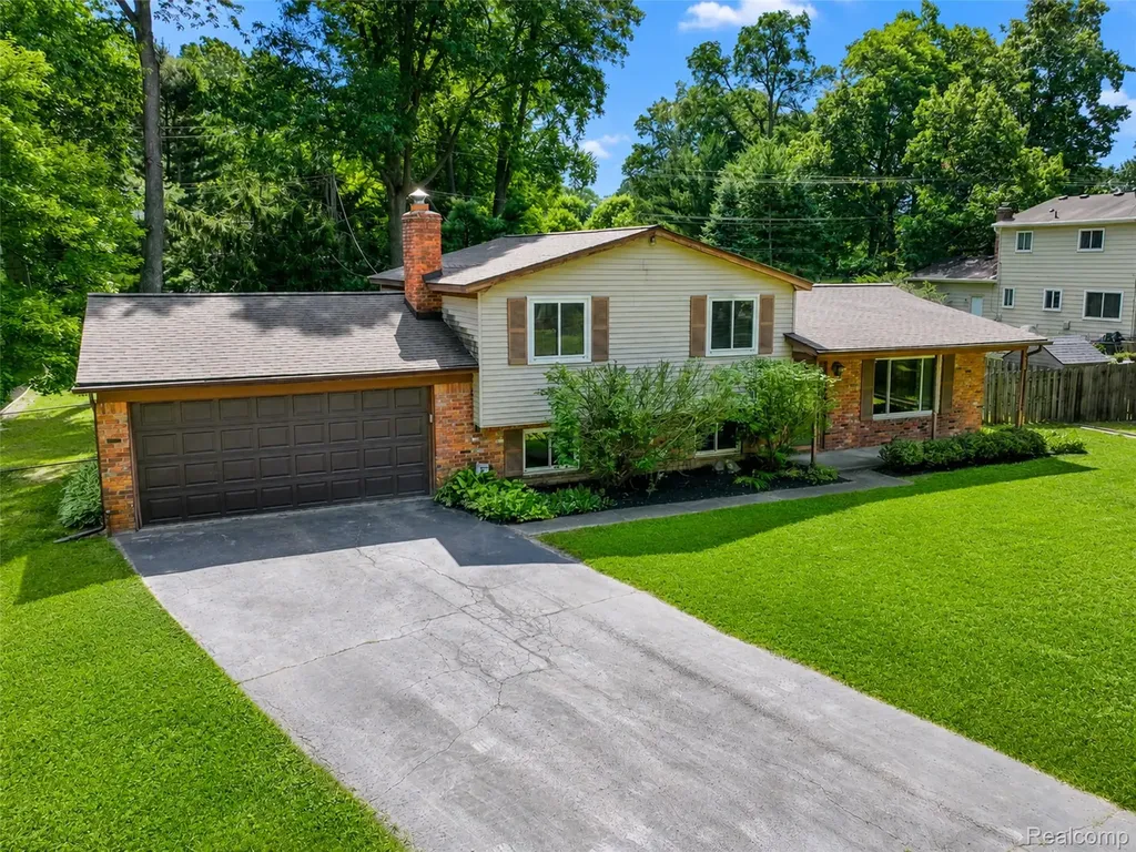 2479 Anchor Bay Lane West Bloomfield Charter Township MI 48324