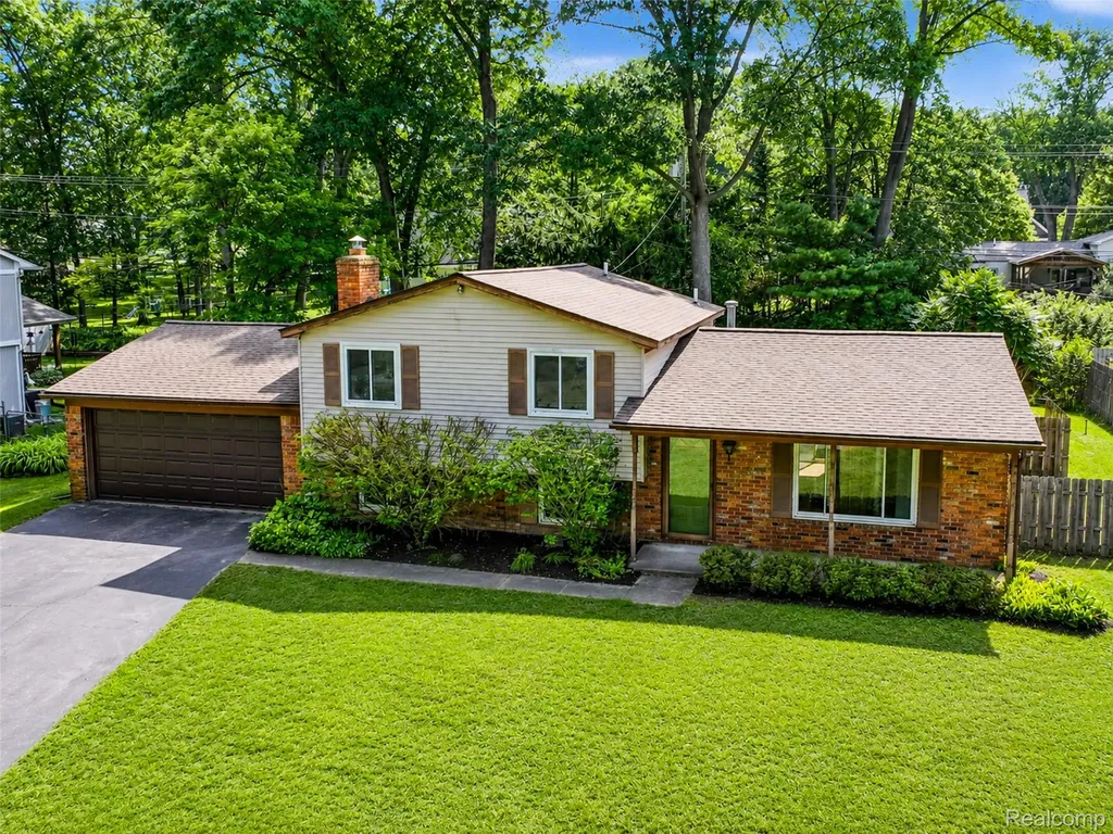 2479 Anchor Bay Lane West Bloomfield Charter Township MI 48324