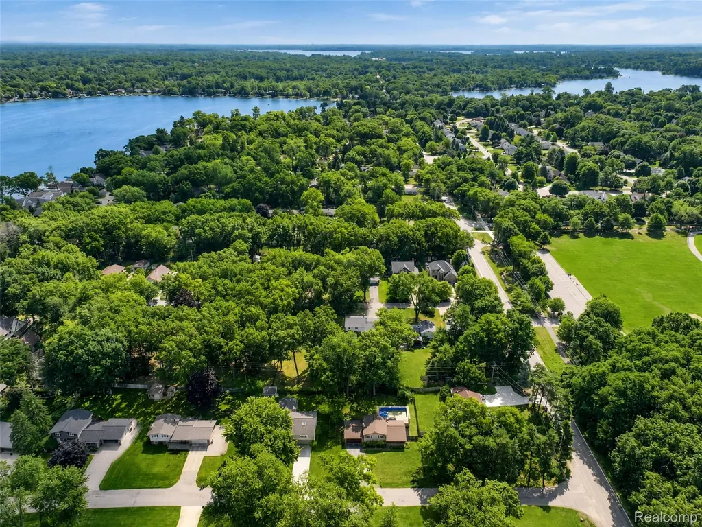 2479 Anchor Bay Lane West Bloomfield Charter Township MI 48324