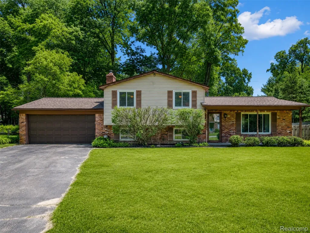 2479 Anchor Bay Lane West Bloomfield Charter Township MI 48324