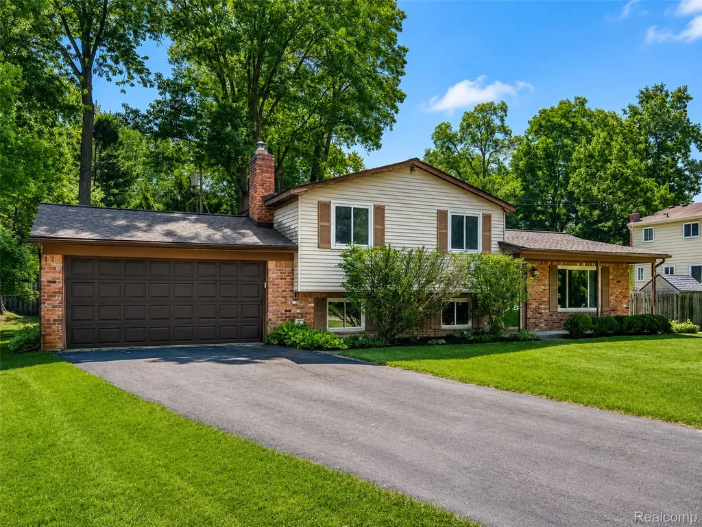 2479 Anchor Bay Lane West Bloomfield Charter Township MI 48324