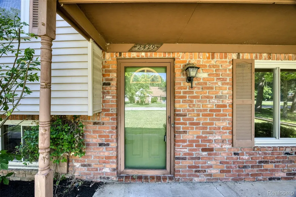 2479 Anchor Bay Lane West Bloomfield Charter Township MI 48324