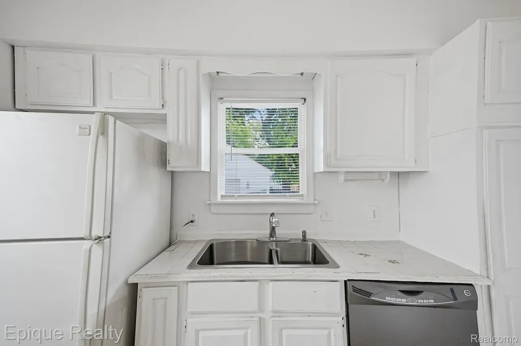 2015 Gold Avenue Flint City MI 48503