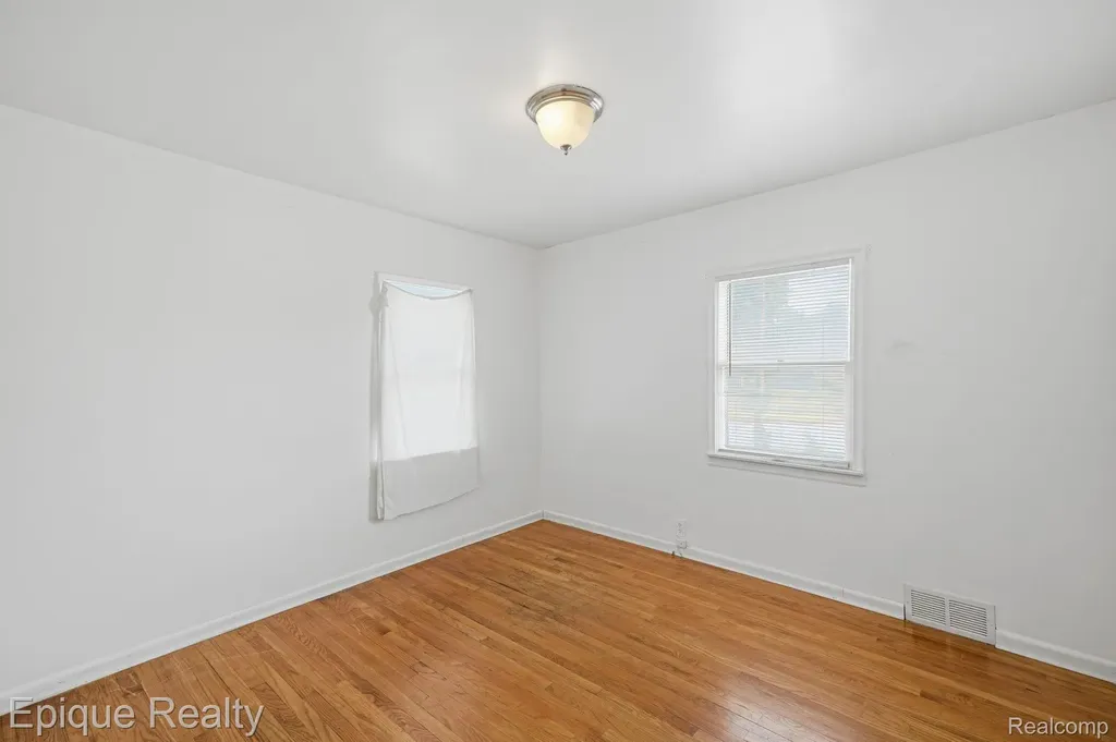 2015 Gold Avenue Flint City MI 48503
