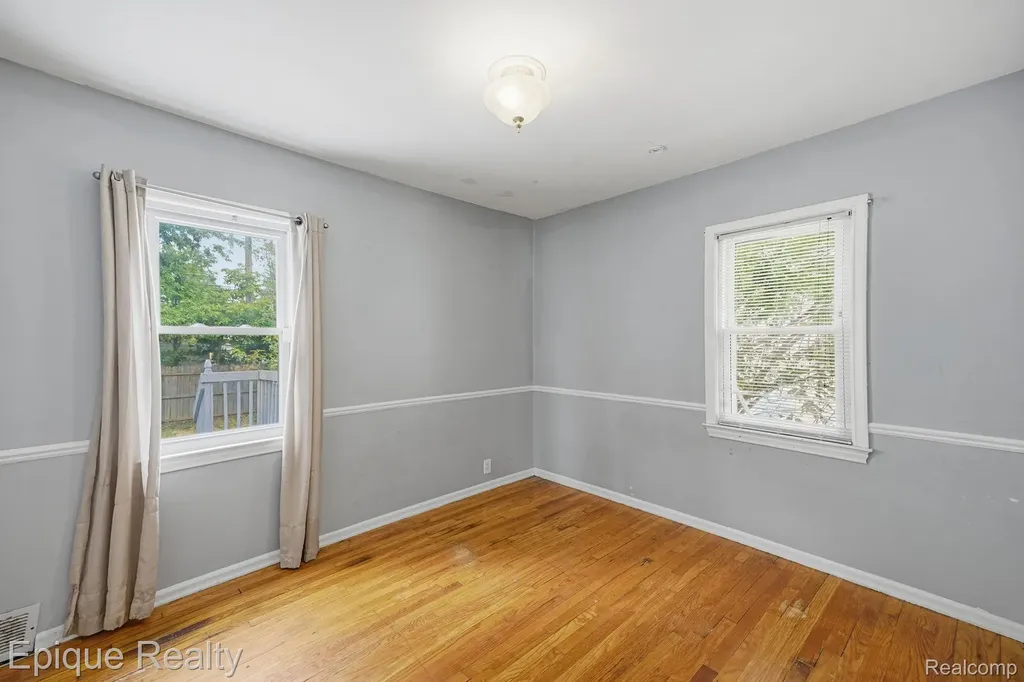 2015 Gold Avenue Flint City MI 48503