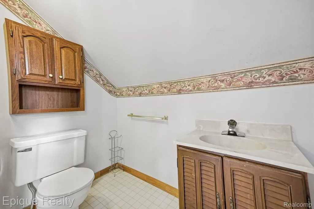 2015 Gold Avenue Flint City MI 48503