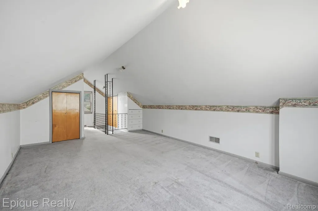 2015 Gold Avenue Flint City MI 48503
