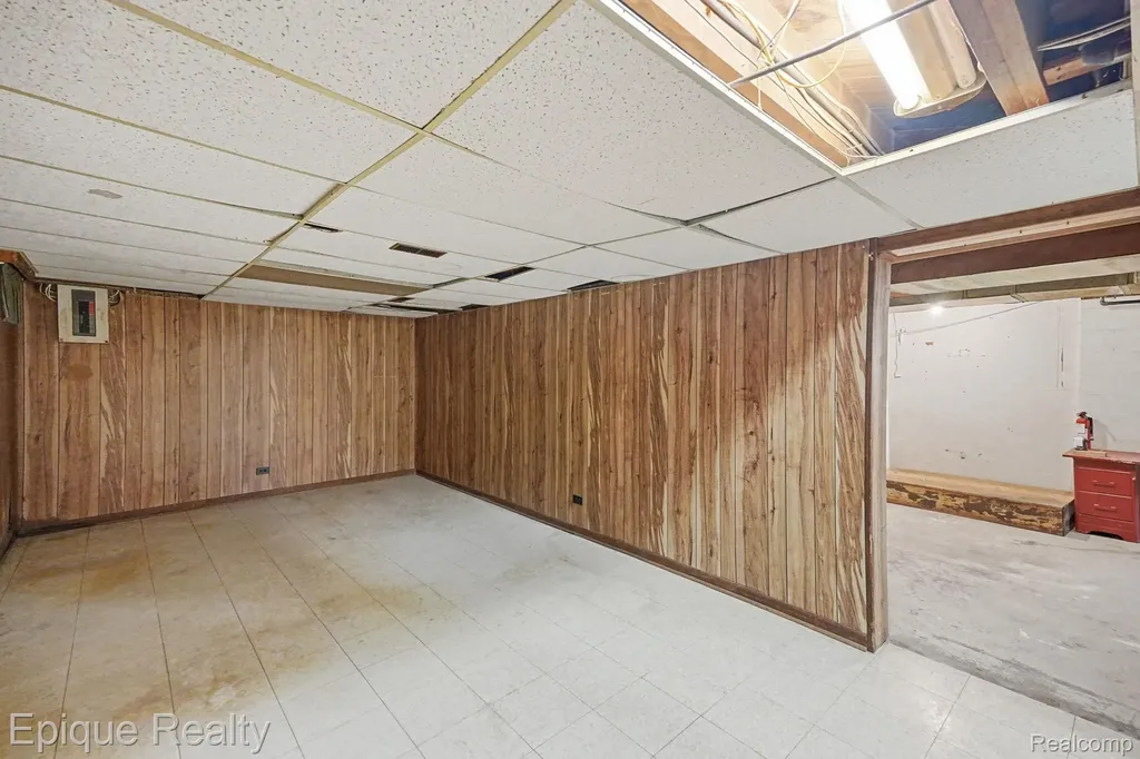 2015 Gold Avenue Flint City MI 48503