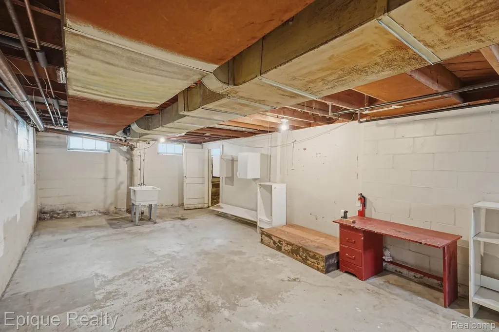 2015 Gold Avenue Flint City MI 48503
