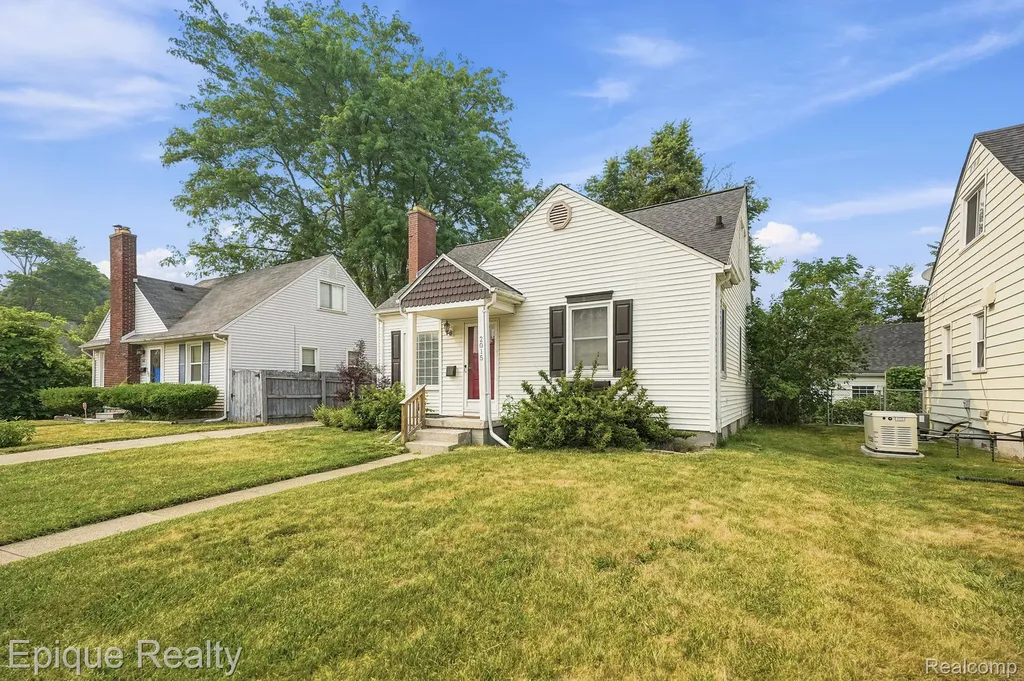 2015 Gold Avenue Flint City MI 48503