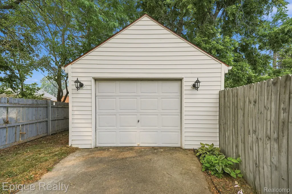 2015 Gold Avenue Flint City MI 48503