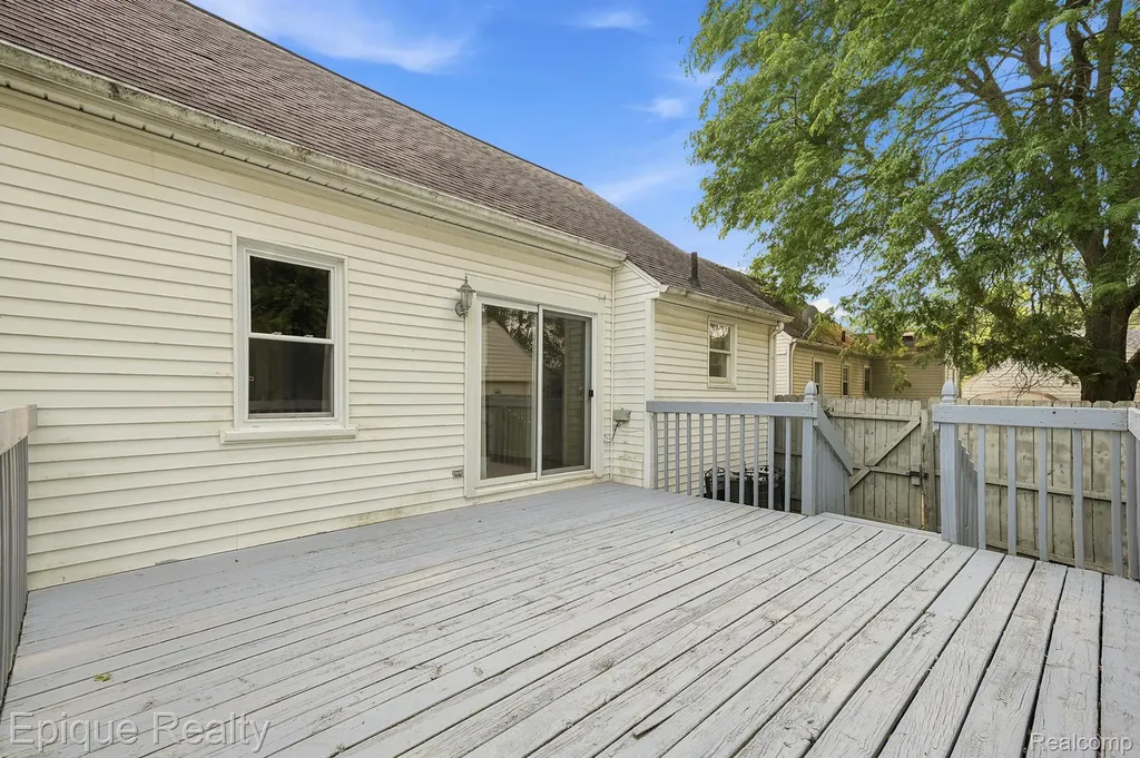 2015 Gold Avenue Flint City MI 48503