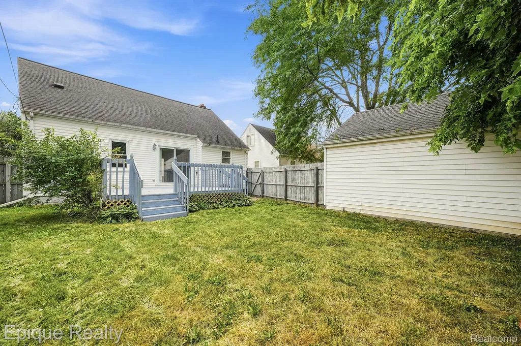 2015 Gold Avenue Flint City MI 48503