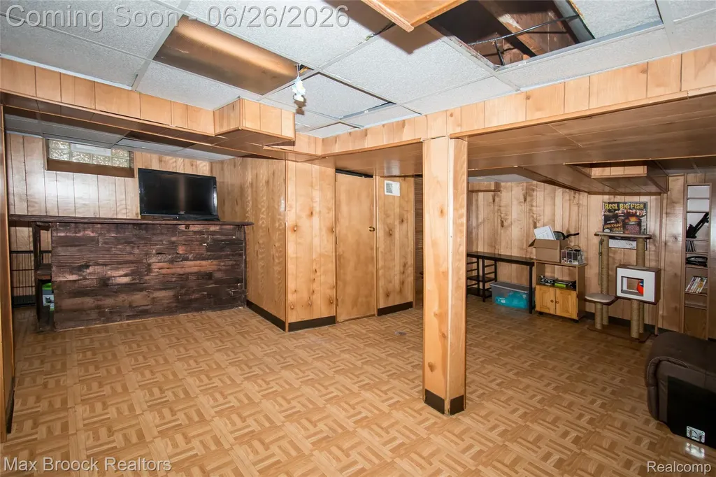 3250 E Outer Drive Detroit City MI 48234