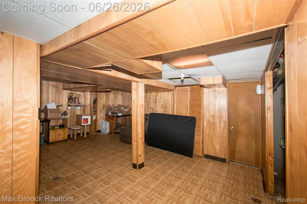 3250 E Outer Drive Detroit City MI 48234