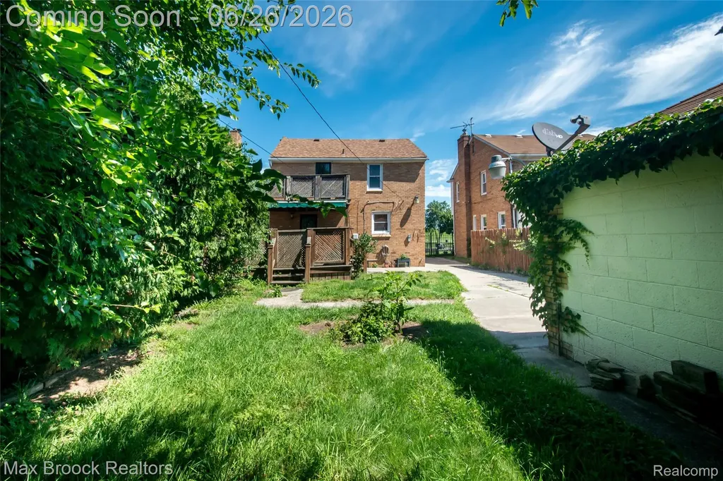 3250 E Outer Drive Detroit City MI 48234
