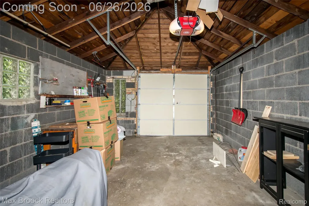 3250 E Outer Drive Detroit City MI 48234