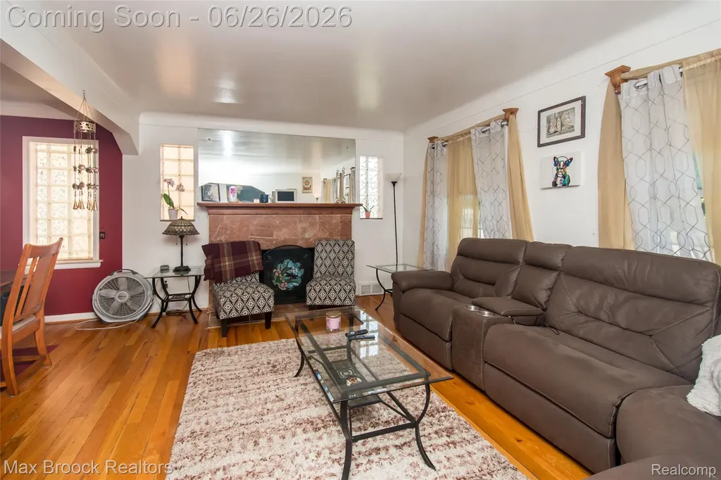 3250 E Outer Drive Detroit City MI 48234
