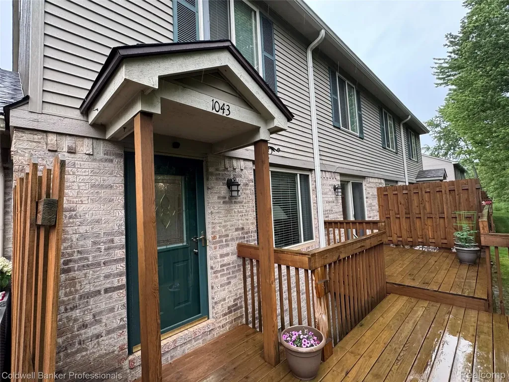 1043 Old Leake Court Holly Village MI 48442