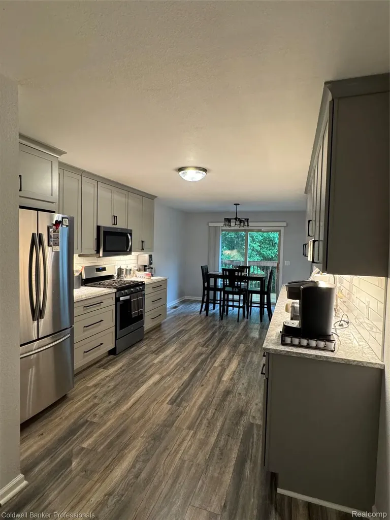 1043 Old Leake Court Holly Village MI 48442