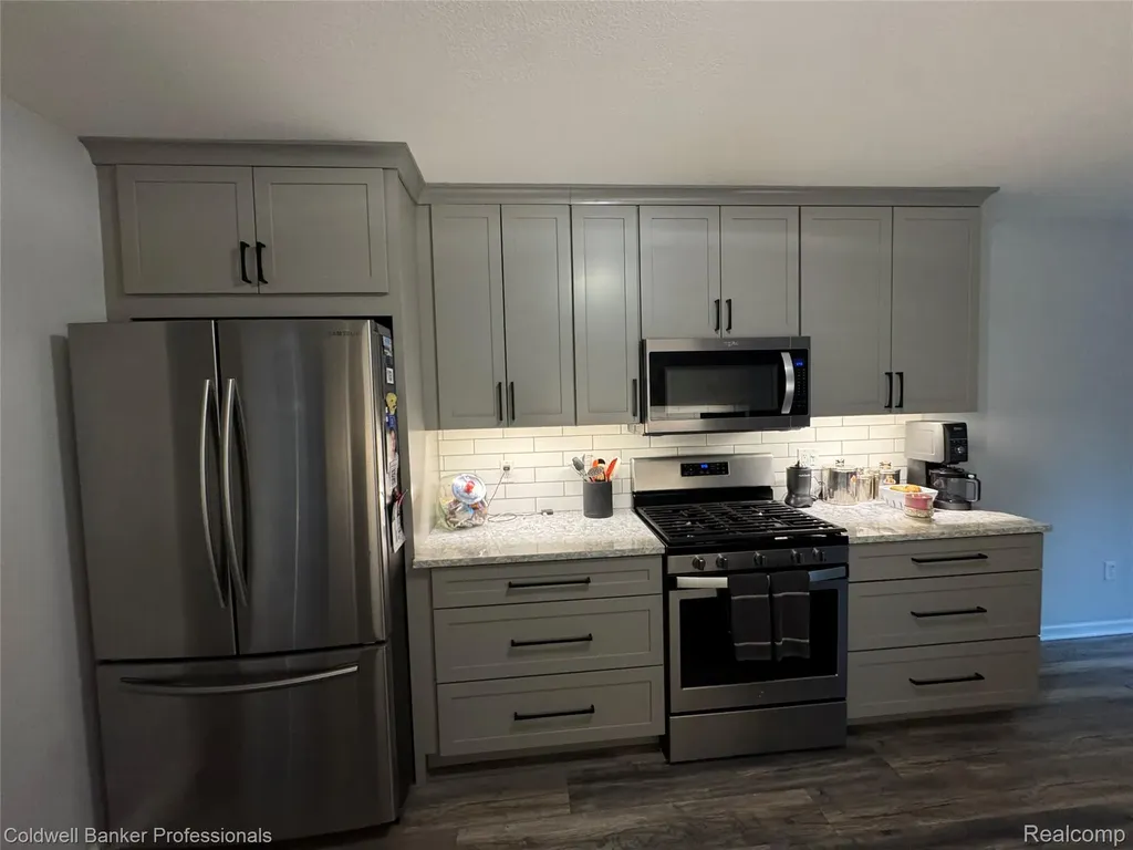 1043 Old Leake Court Holly Village MI 48442