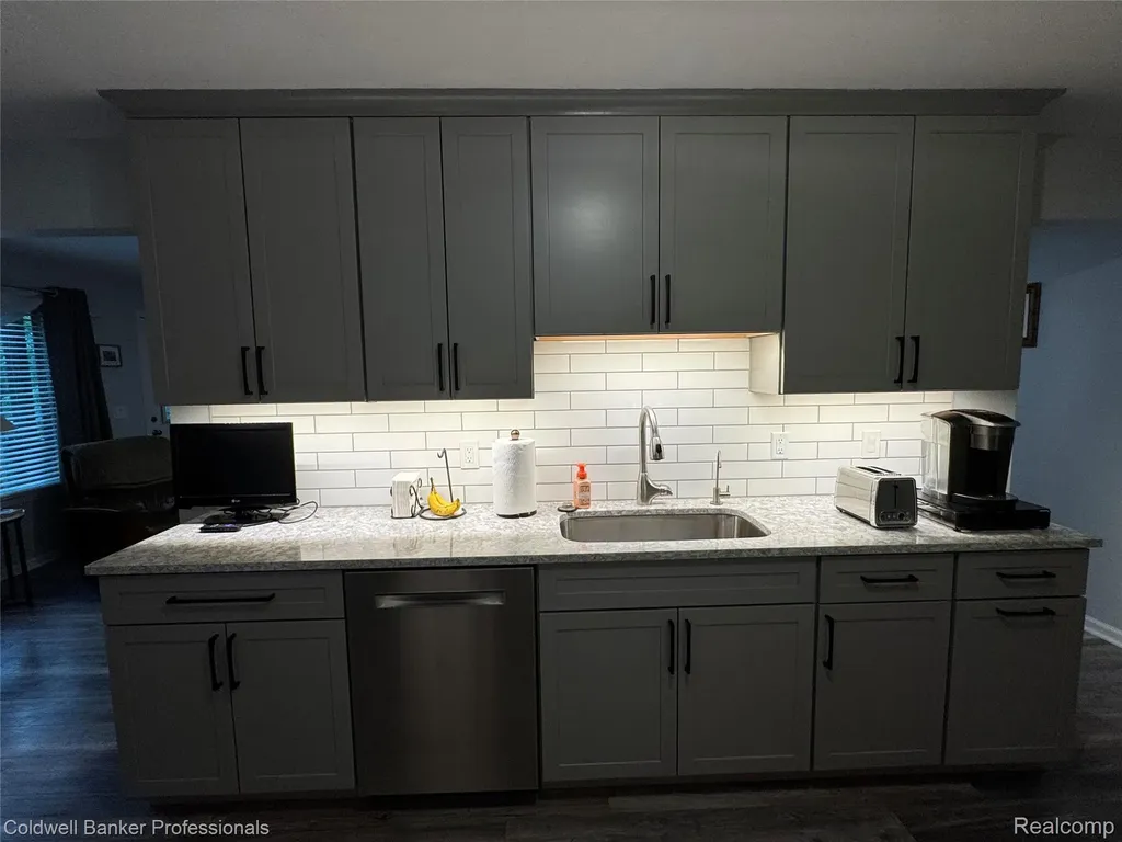 1043 Old Leake Court Holly Village MI 48442