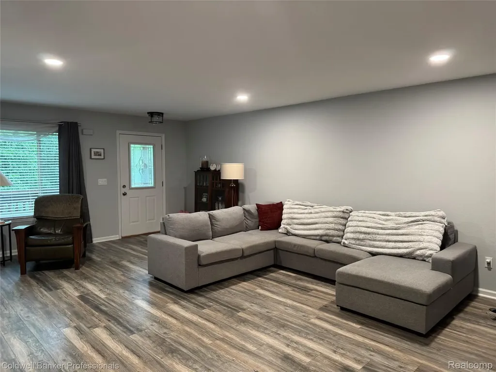 1043 Old Leake Court Holly Village MI 48442
