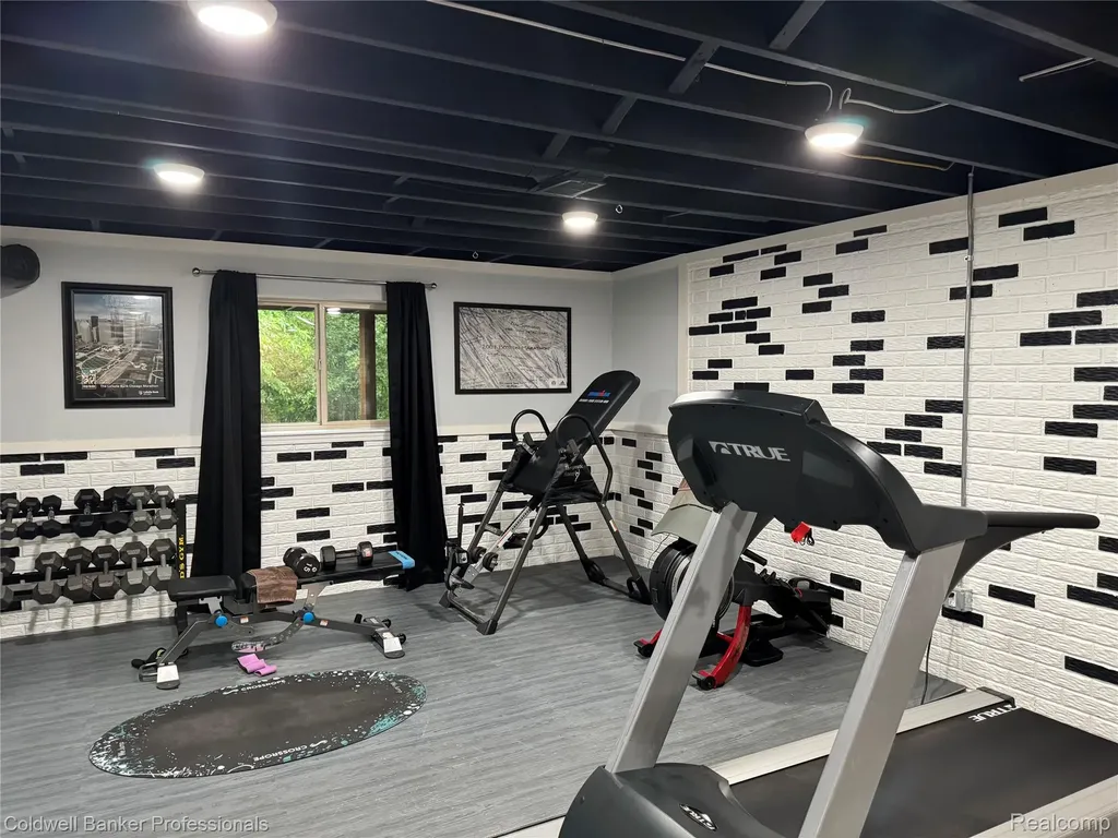1043 Old Leake Court Holly Village MI 48442