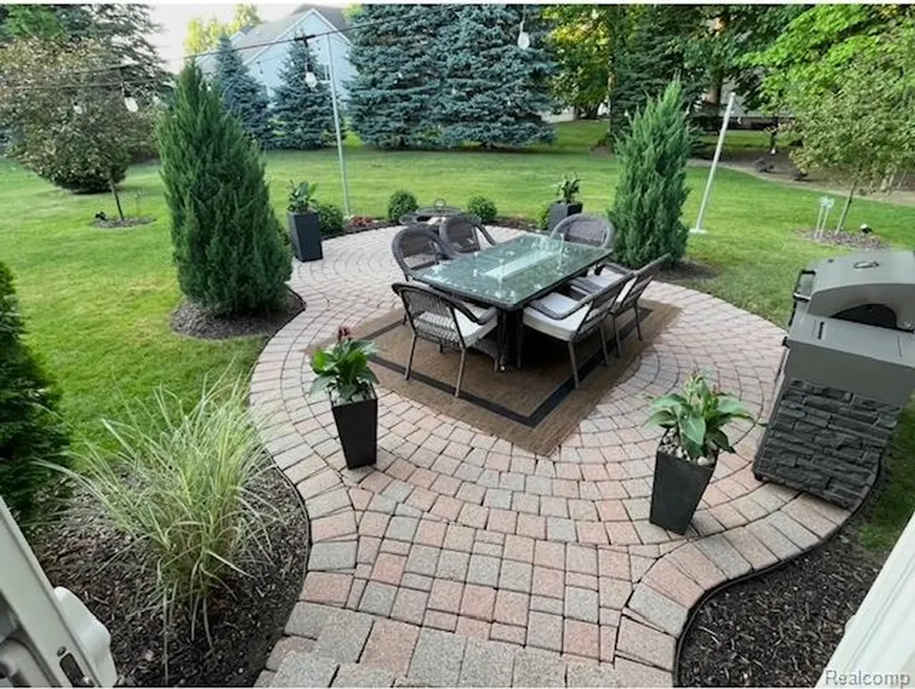 5827 Woodfield Parkway Grand Blanc Charter Township MI 48439