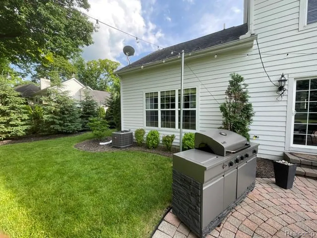 5827 Woodfield Parkway Grand Blanc Charter Township MI 48439