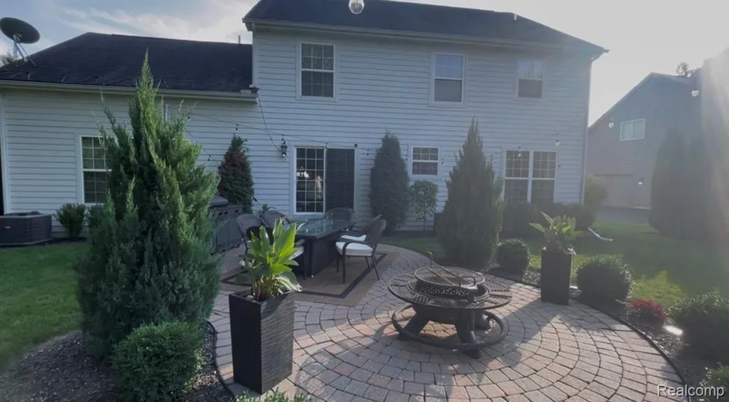 5827 Woodfield Parkway Grand Blanc Charter Township MI 48439