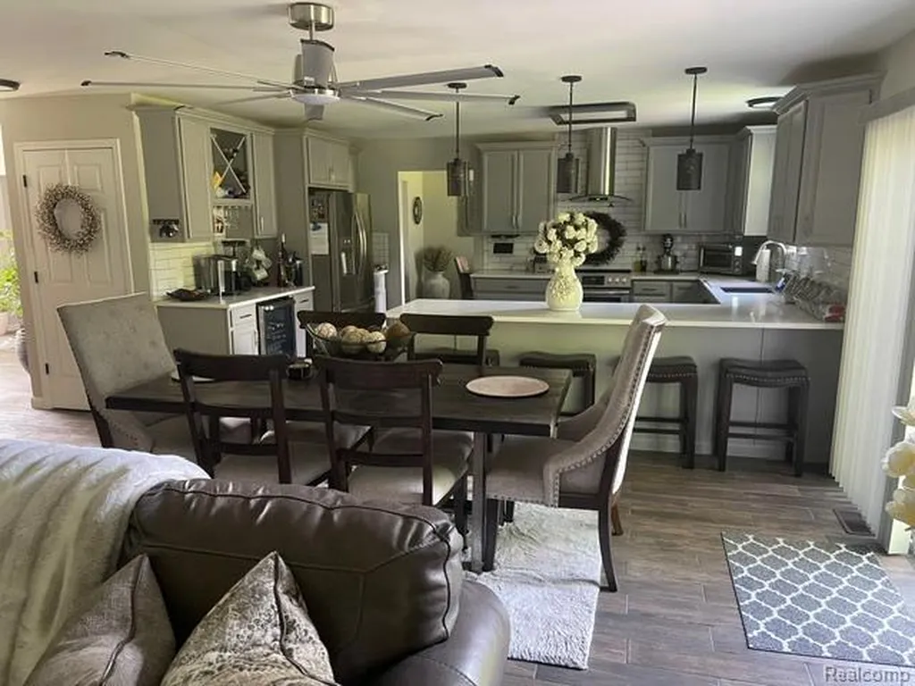 5827 Woodfield Parkway Grand Blanc Charter Township MI 48439