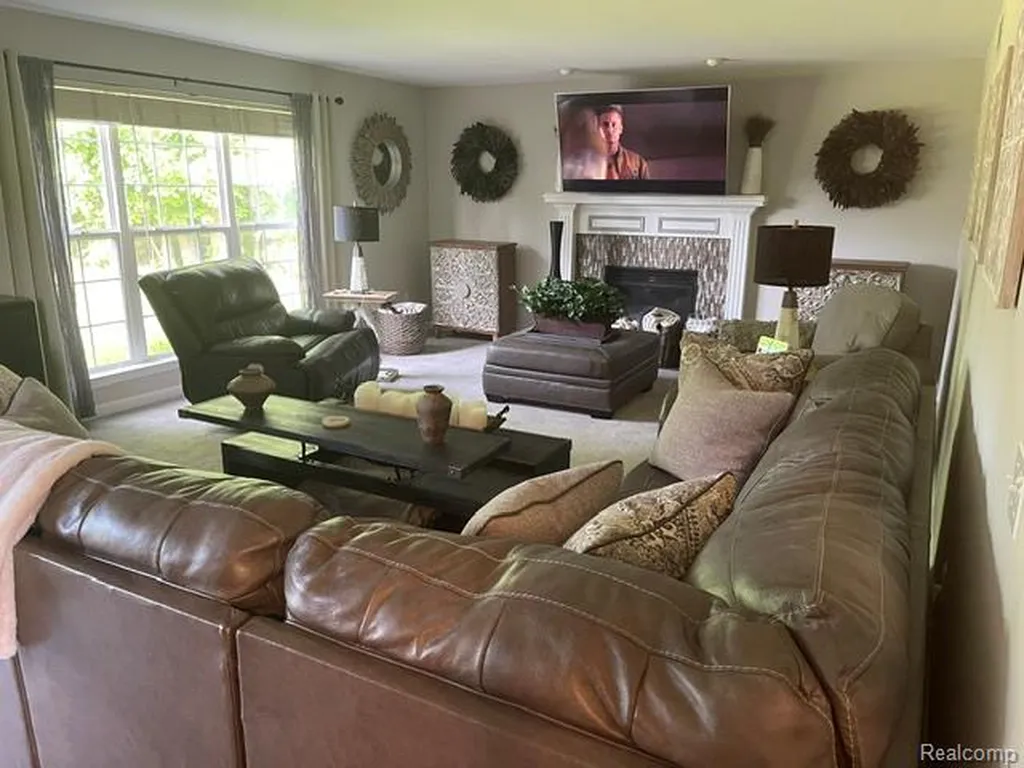 5827 Woodfield Parkway Grand Blanc Charter Township MI 48439