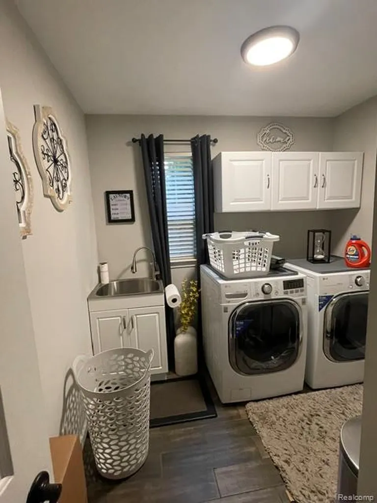 5827 Woodfield Parkway Grand Blanc Charter Township MI 48439