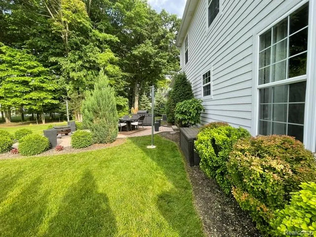 5827 Woodfield Parkway Grand Blanc Charter Township MI 48439