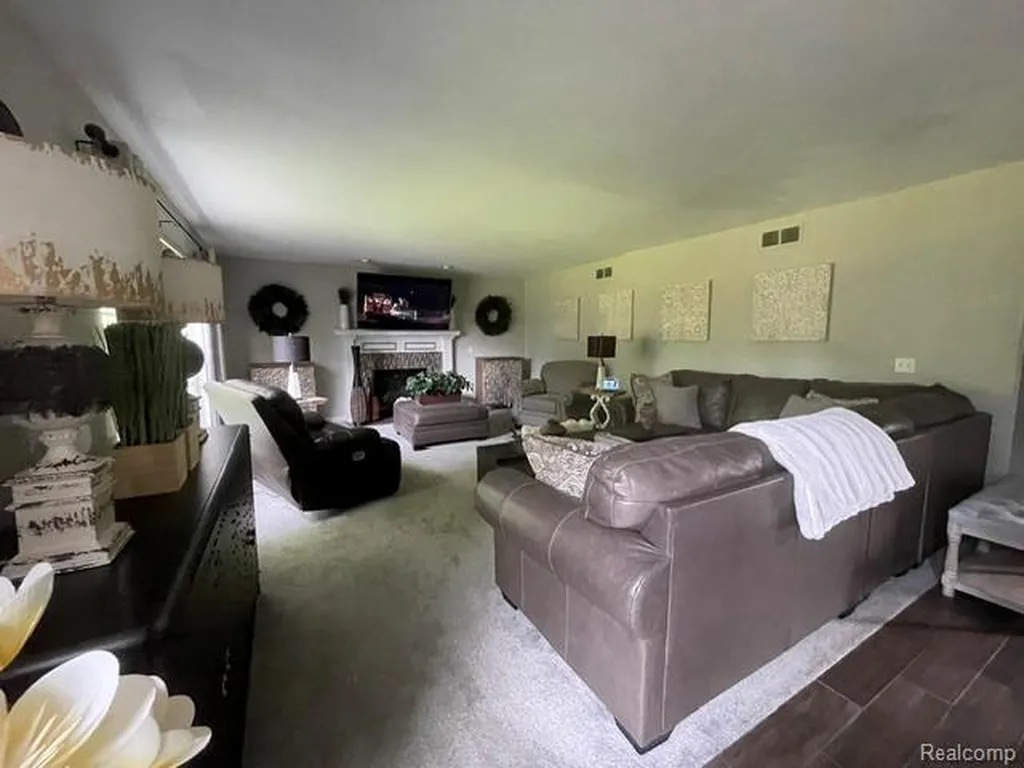 5827 Woodfield Parkway Grand Blanc Charter Township MI 48439