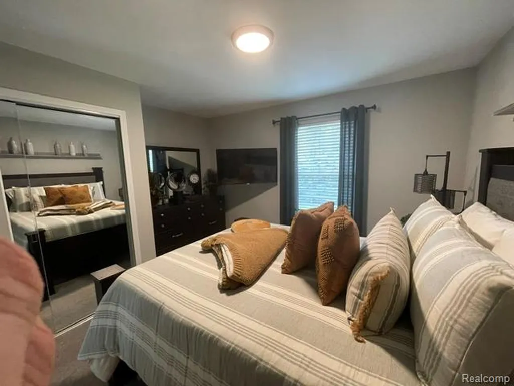 5827 Woodfield Parkway Grand Blanc Charter Township MI 48439