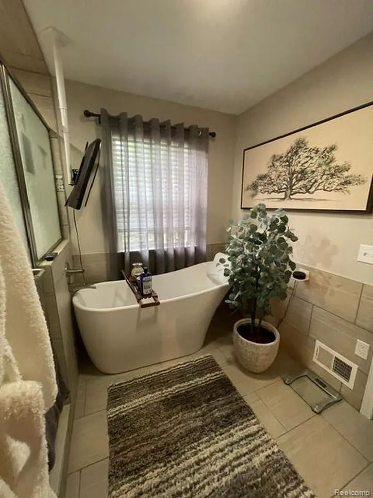 5827 Woodfield Parkway Grand Blanc Charter Township MI 48439