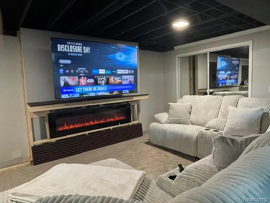 5827 Woodfield Parkway Grand Blanc Charter Township MI 48439
