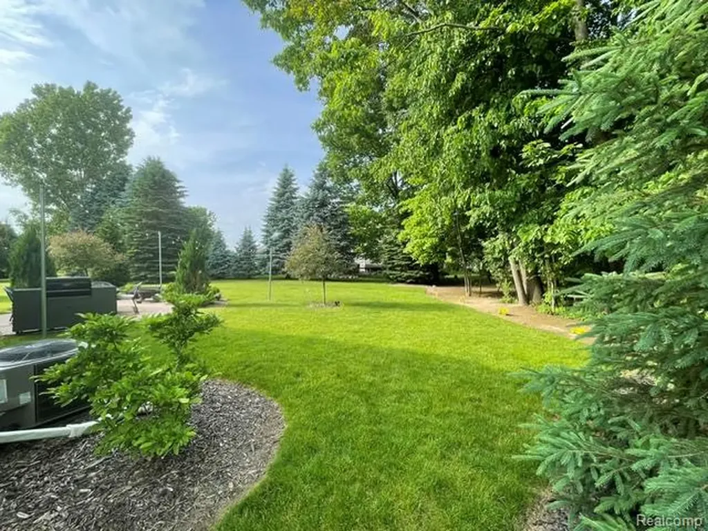 5827 Woodfield Parkway Grand Blanc Charter Township MI 48439
