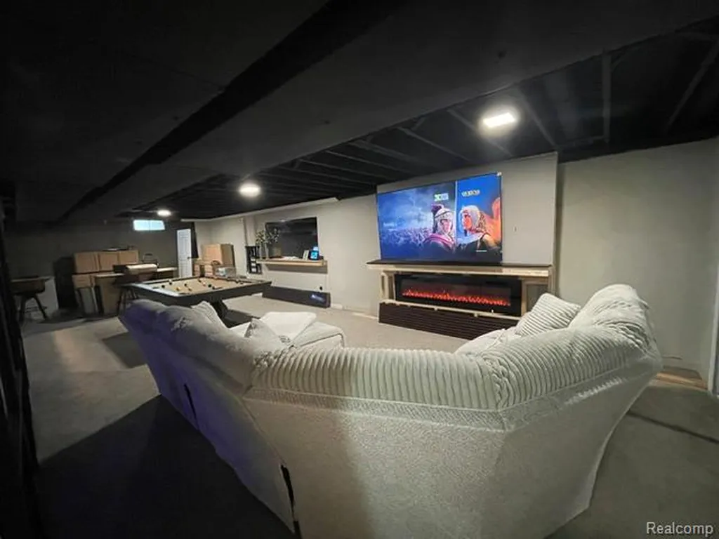 5827 Woodfield Parkway Grand Blanc Charter Township MI 48439