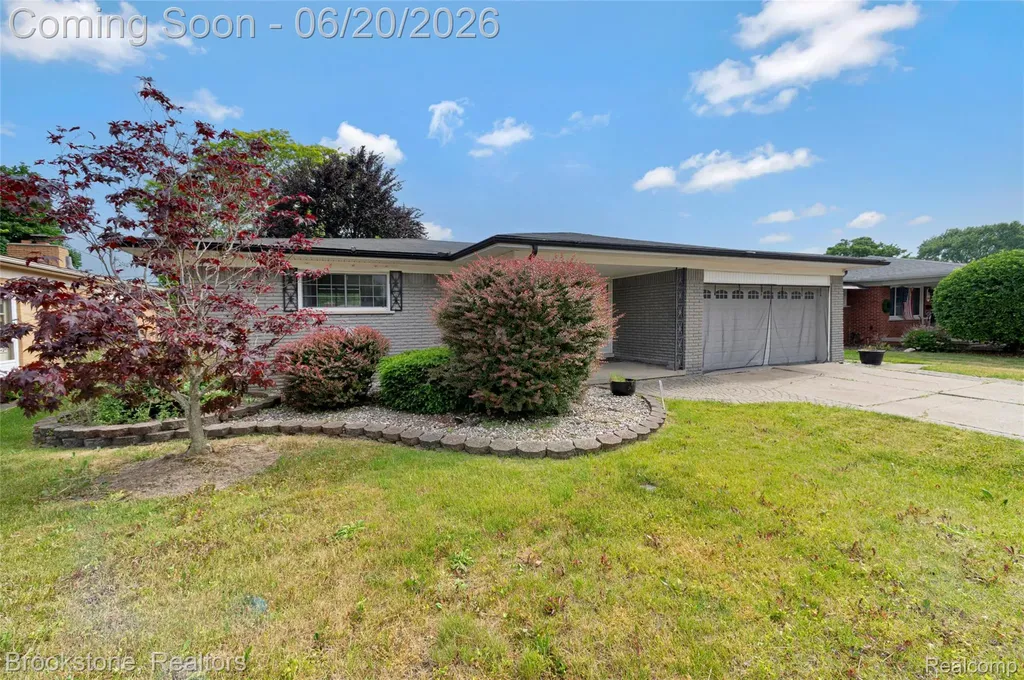 11828 Robinwood Boulevard Warren City MI 48093