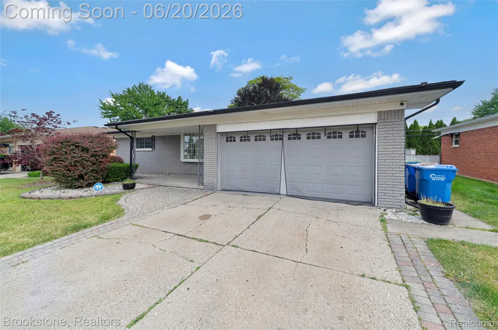 11828 Robinwood Boulevard Warren City MI 48093